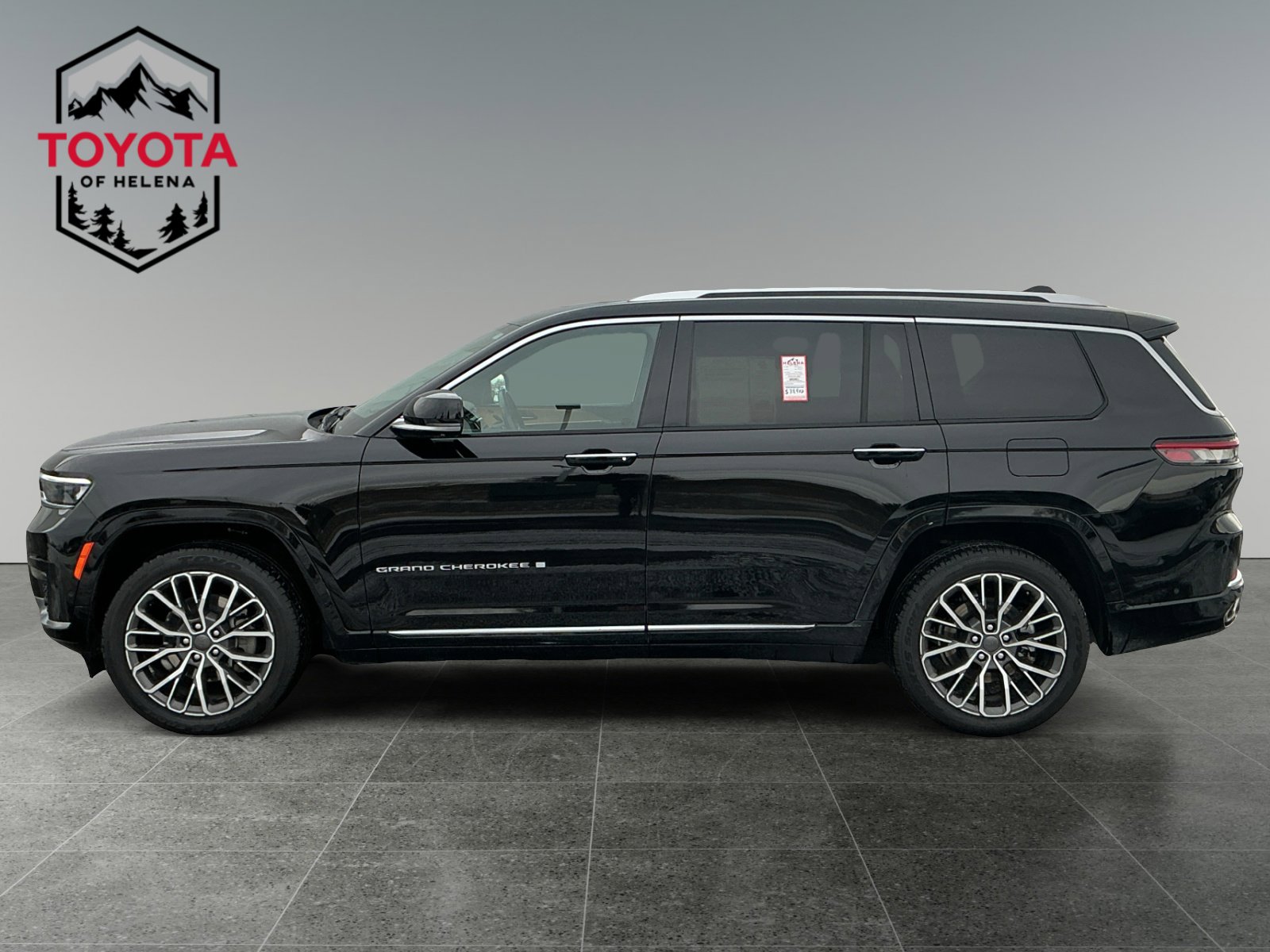 Used 2021 Jeep Grand Cherokee L Summit image 2