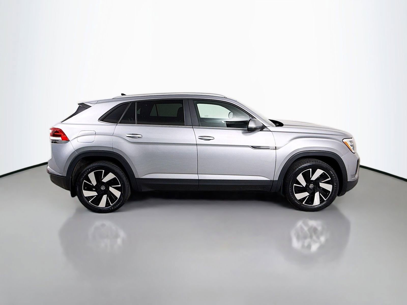 Certified 2024 Volkswagen Atlas Cross Sport SE w/ Panoramic Sunroof Package AWD/4WD image 8