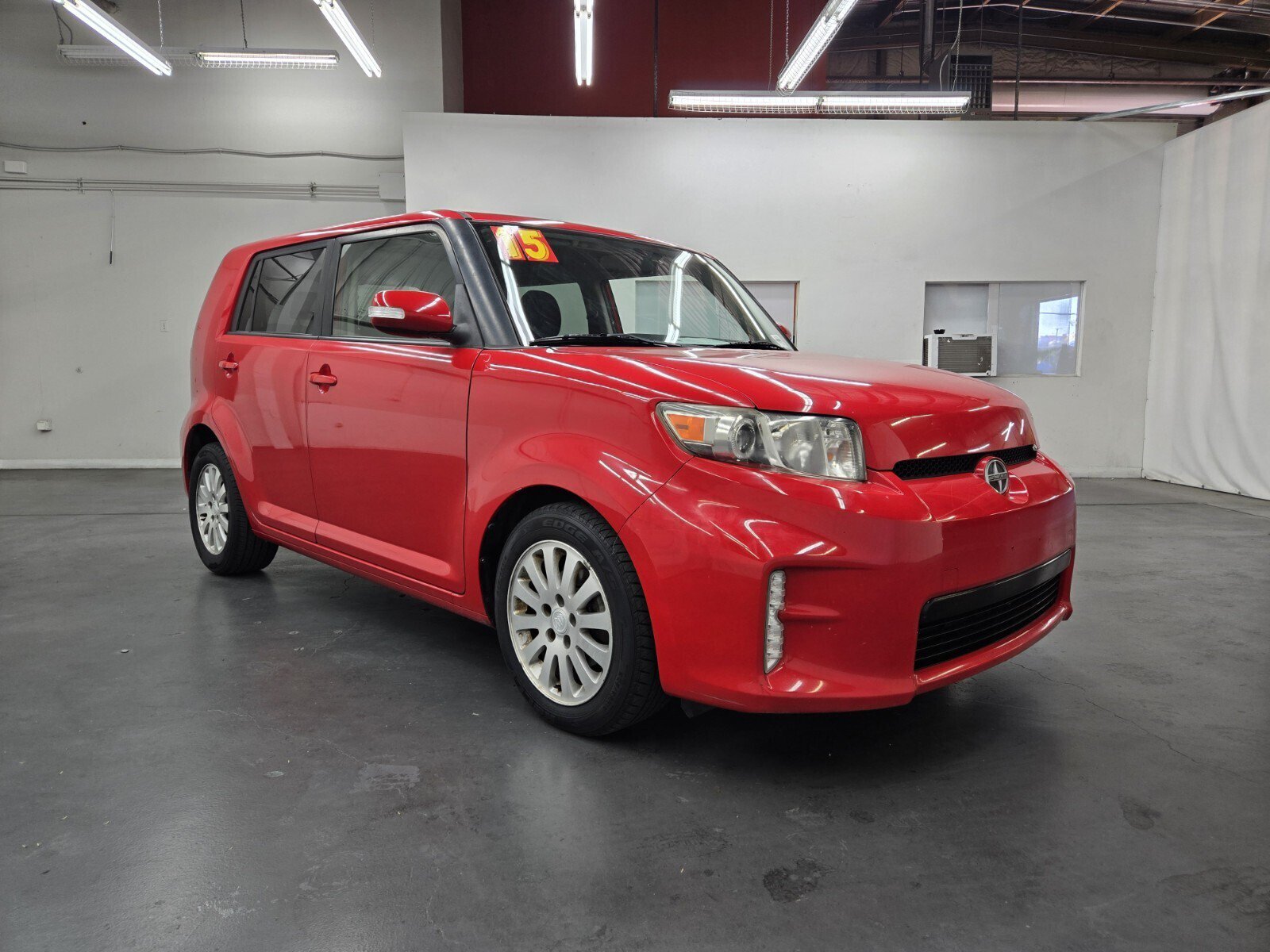 Used 2015 Scion xB FWD image 4