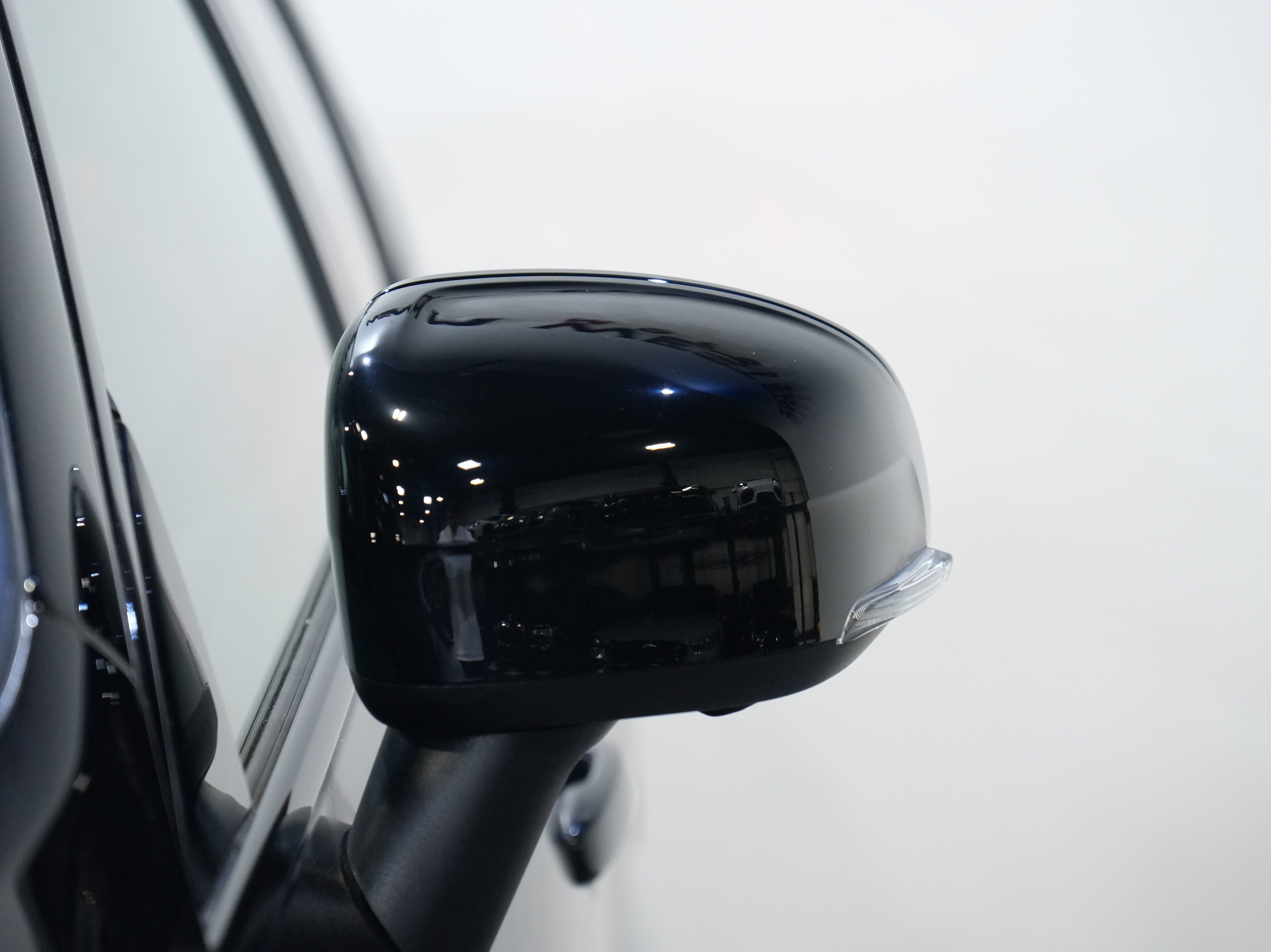 Used 2024 Volvo XC60 B5 Ultimate w/ Protection Package Premier image 11