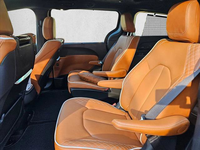 New 2026 Chrysler Pacifica Pinnacle FWD image 12