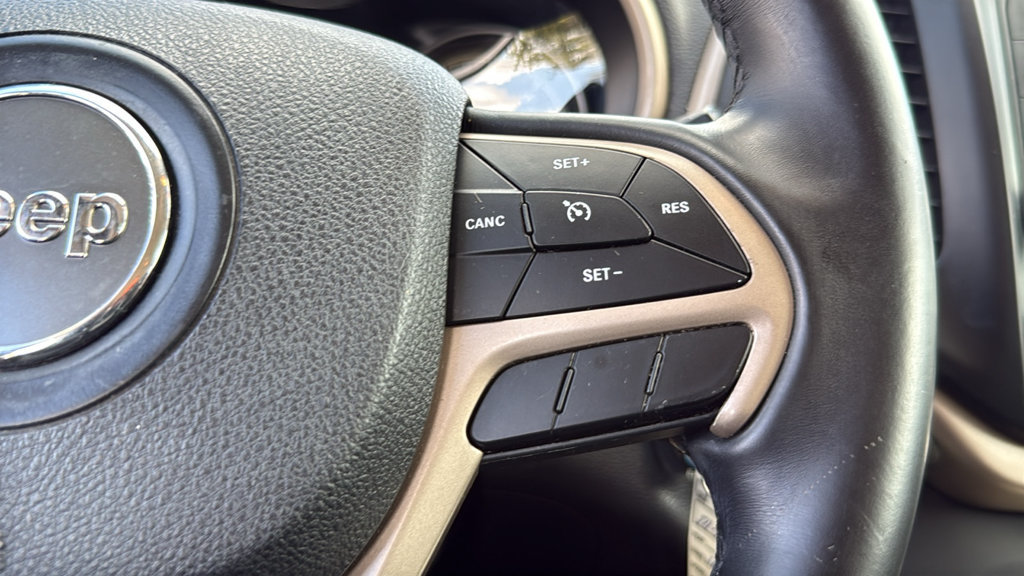 Used 2018 Jeep Cherokee Latitude FWD image 31
