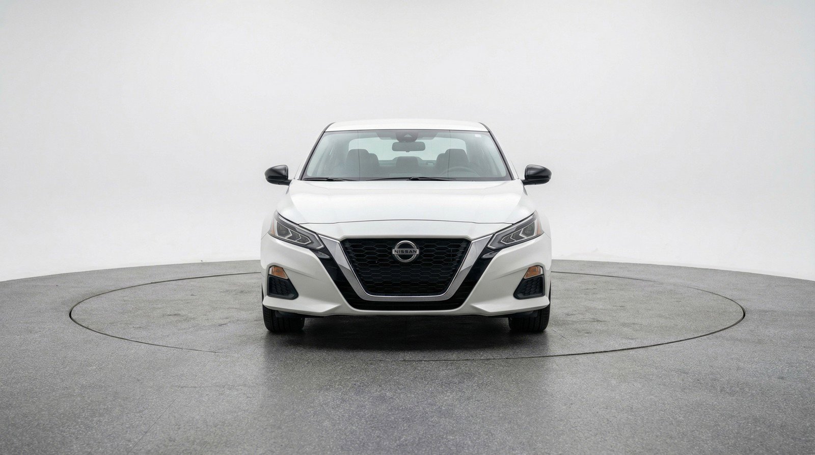 Used 2025 Nissan Altima 2.5 SV FWD image 2