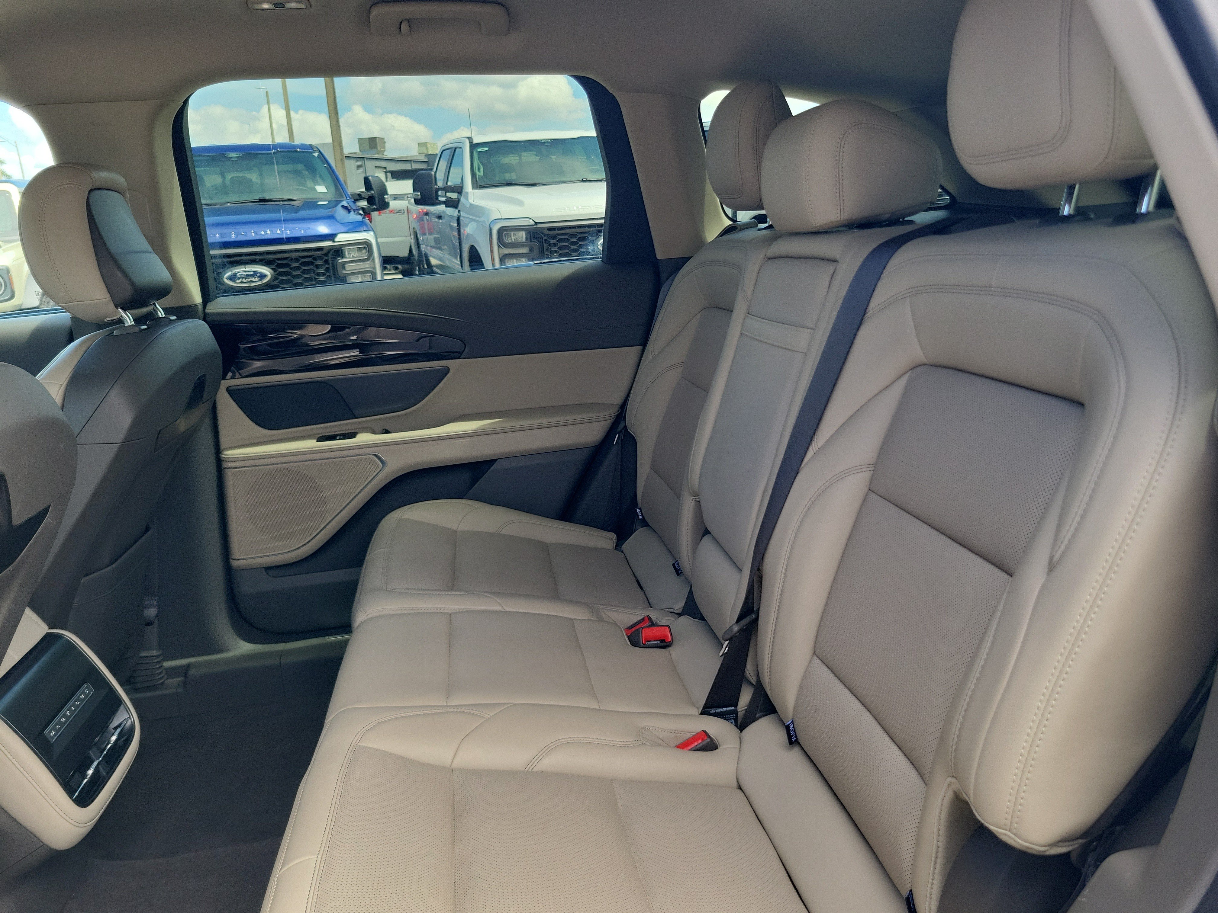 Used 2024 Lincoln Nautilus Premier AWD/4WD image 14