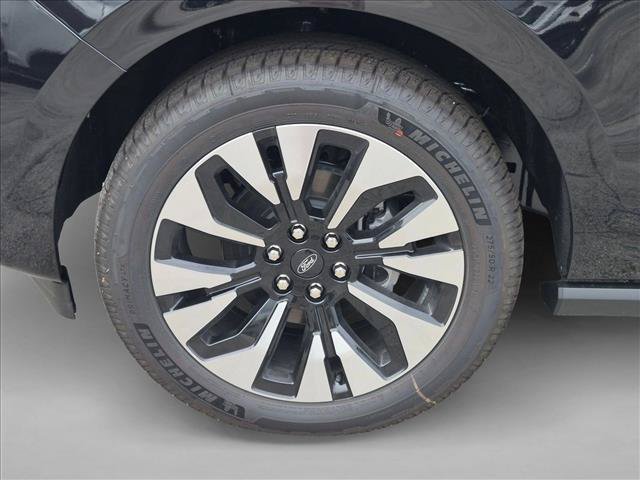 New 2026 Ford Expedition Platinum w/ Driver's Package AWD/4WD image 9