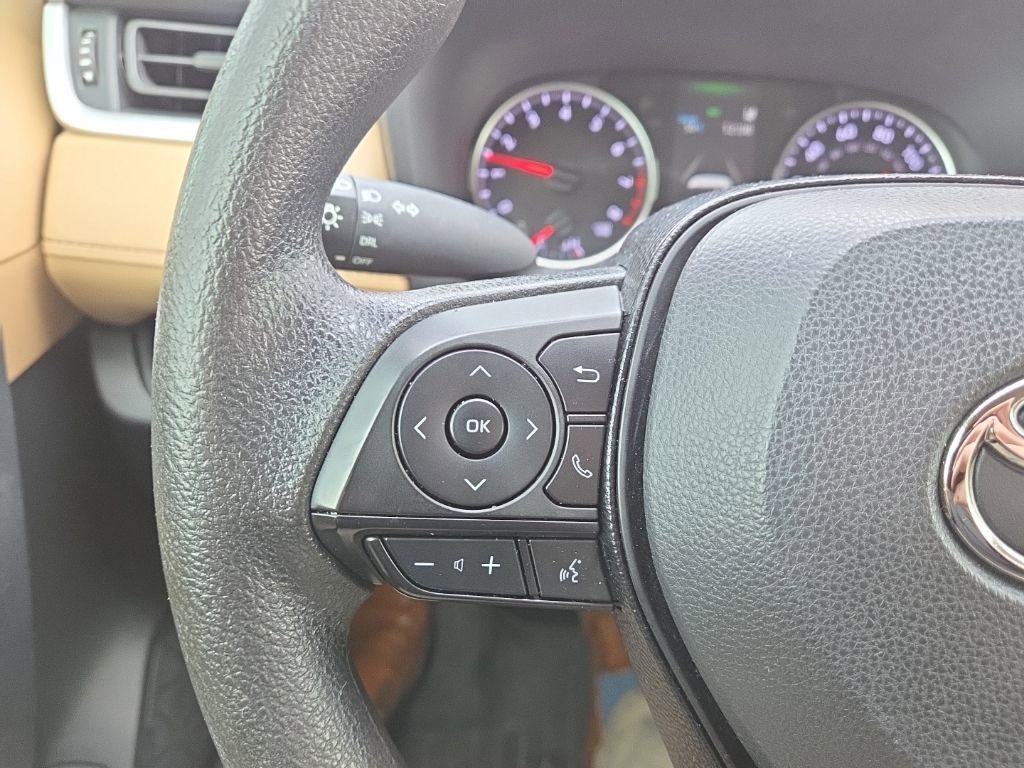 Used 2021 Toyota RAV4 LE image 16