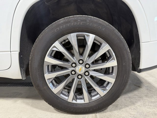 Used 2023 Chevrolet Traverse Premier image 46