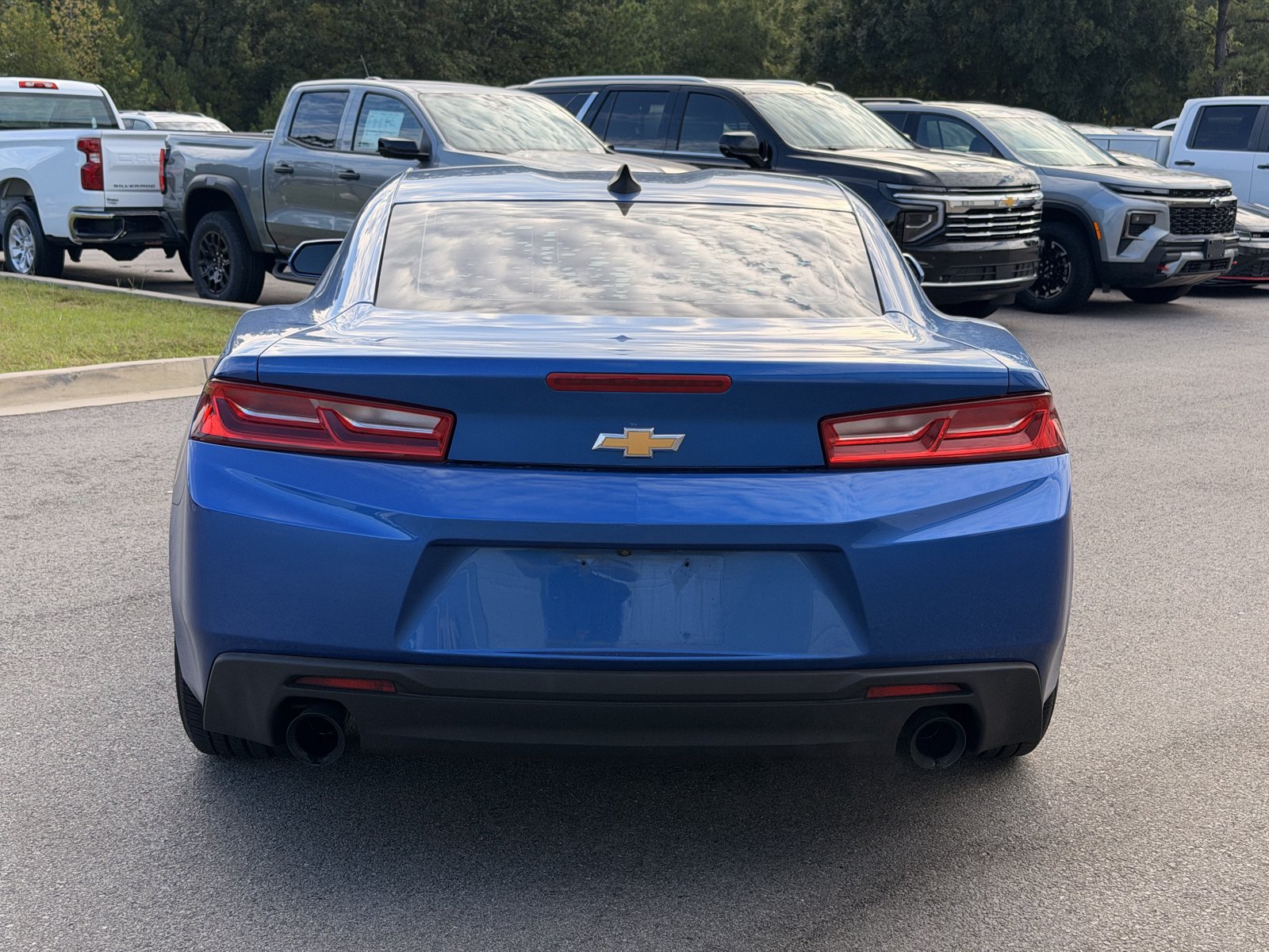 Used 2018 Chevrolet Camaro LT w/ Technology Package RWD image 11