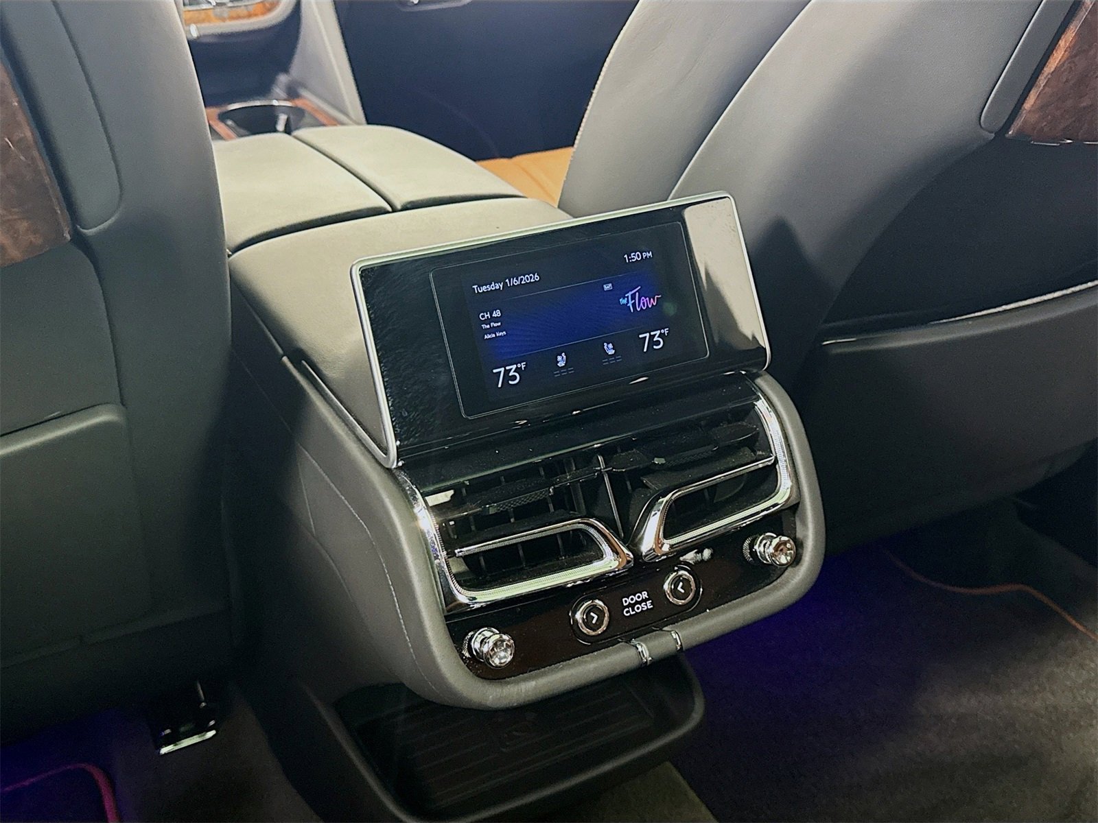 Certified 2024 Bentley Bentayga Extended Wheelbase image 27