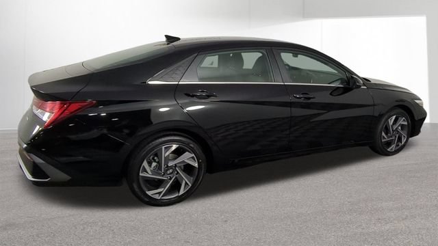 New 2026 Hyundai Elantra Limited FWD image 9