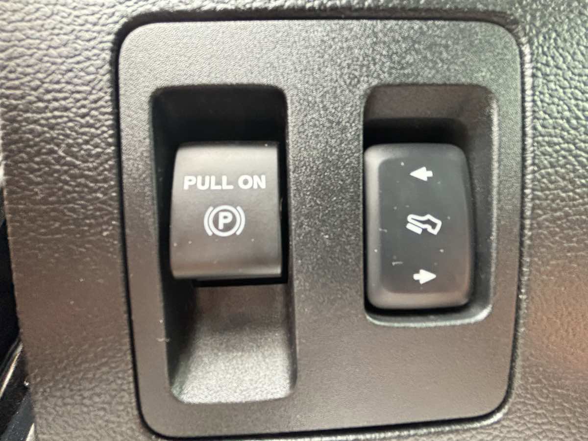 Used 2018 Ford F150 XLT w/ Equipment Group 302A Luxury AWD/4WD image 13