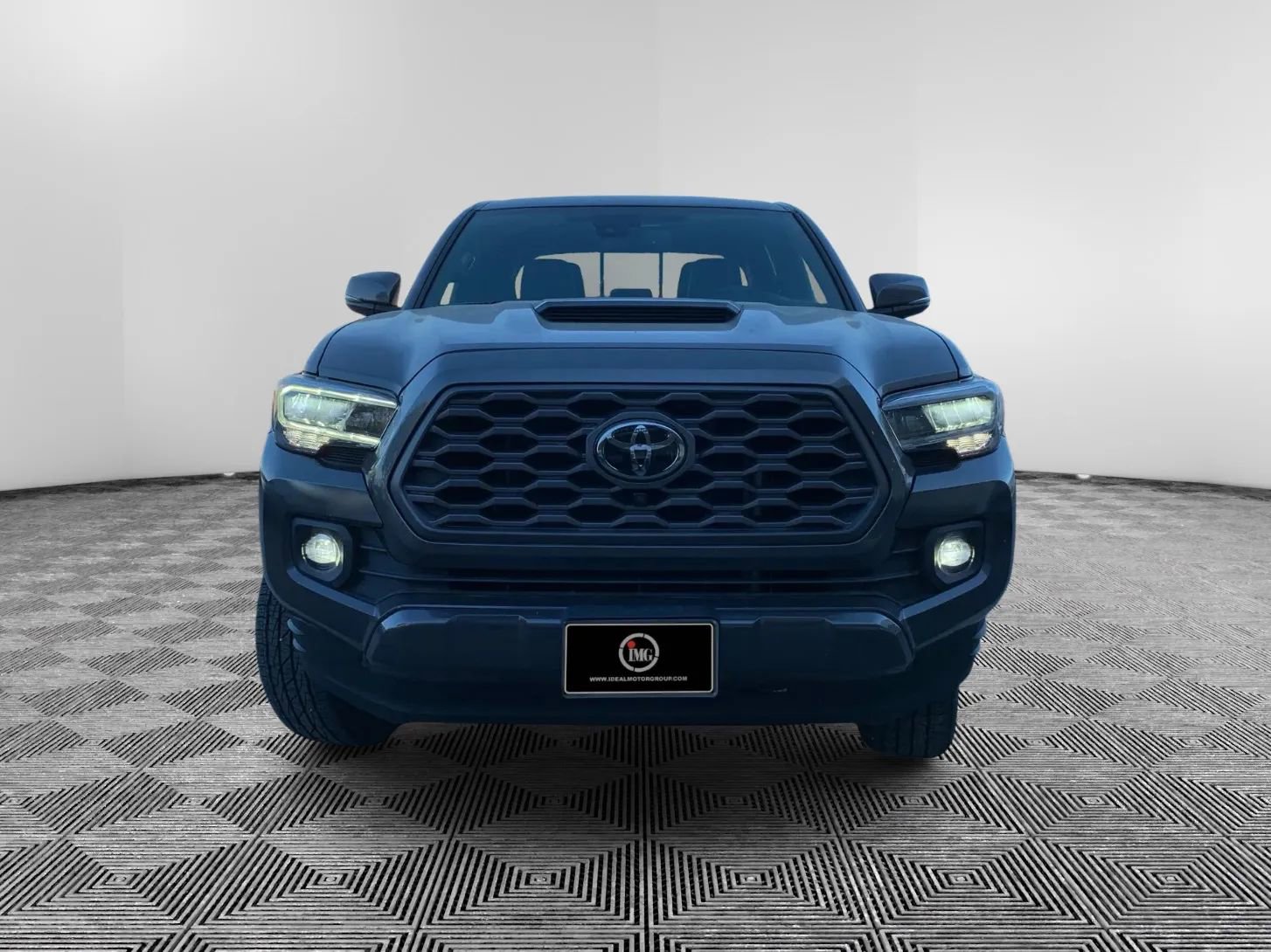 Used 2022 Toyota Tacoma TRD Sport w/ TRD Premium Sport Package image 3