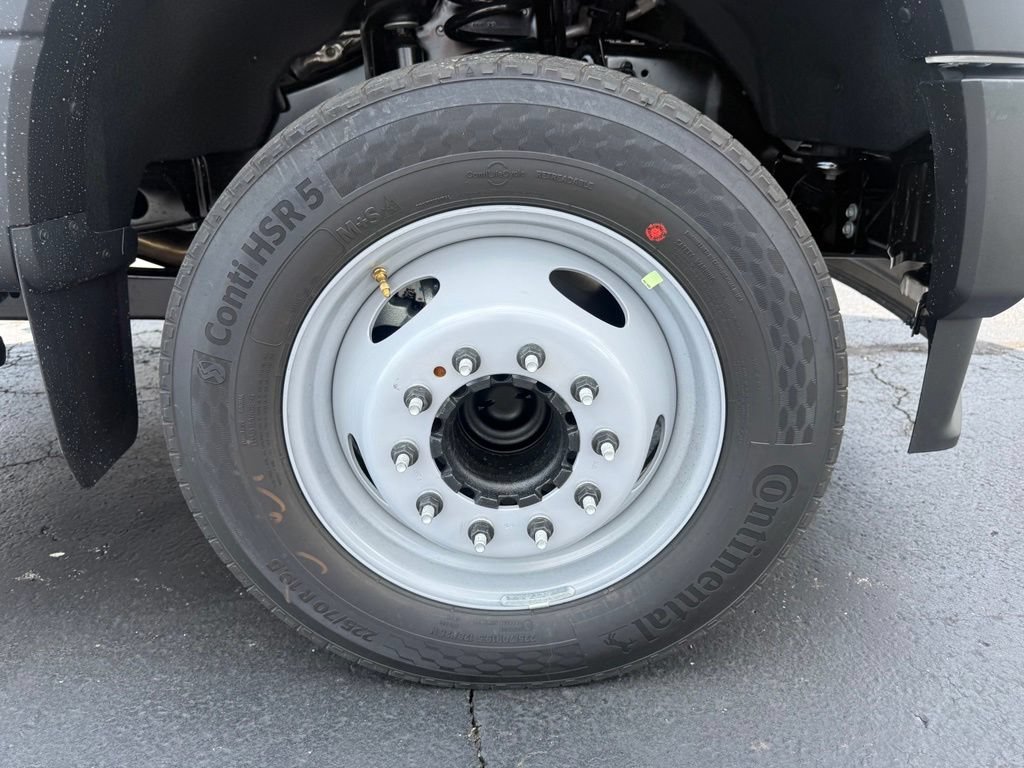 New 2026 Ford F550 2WD Regular Cab Super Duty image 39