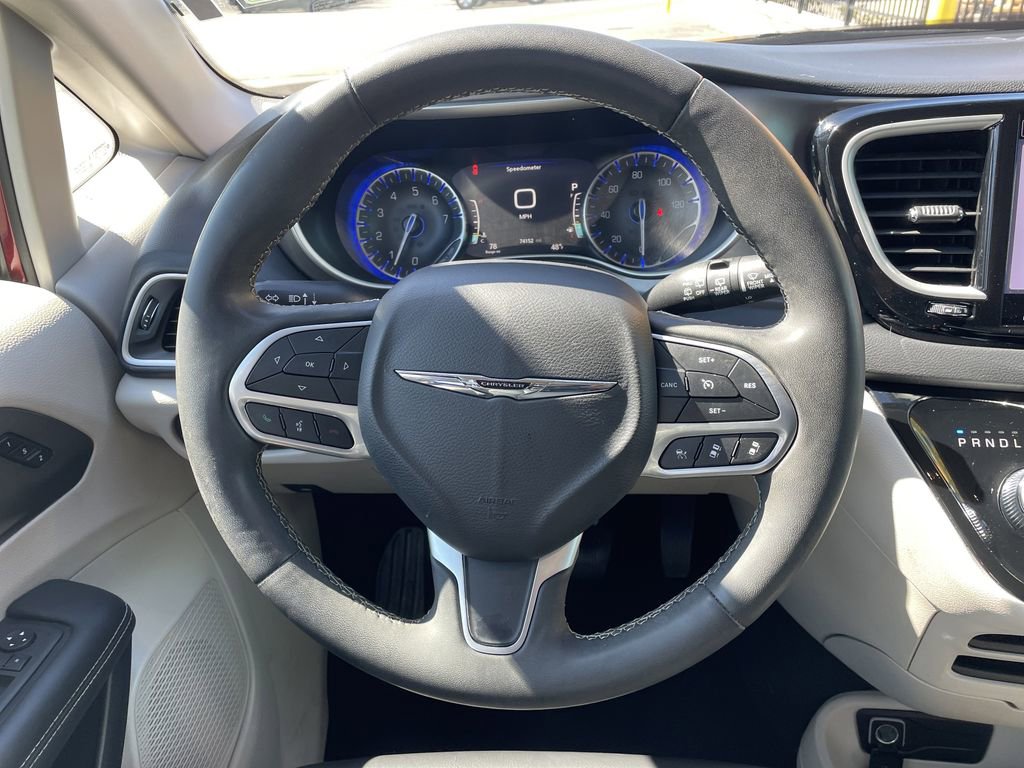 Certified 2023 Chrysler Pacifica Touring-L image 16