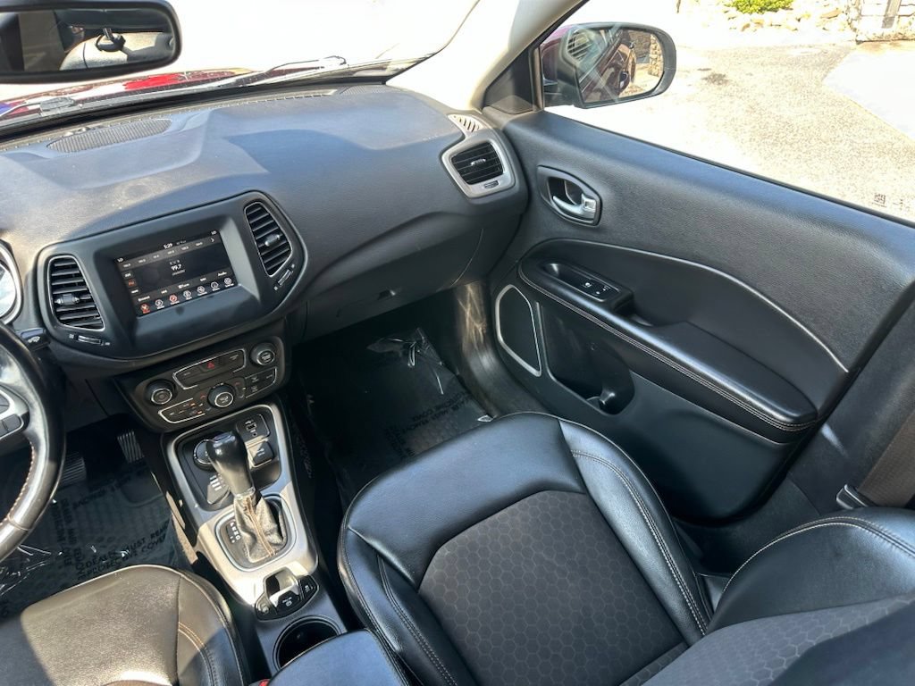 Used 2020 Jeep Compass Latitude w/ Cold Weather Group AWD/4WD image 28