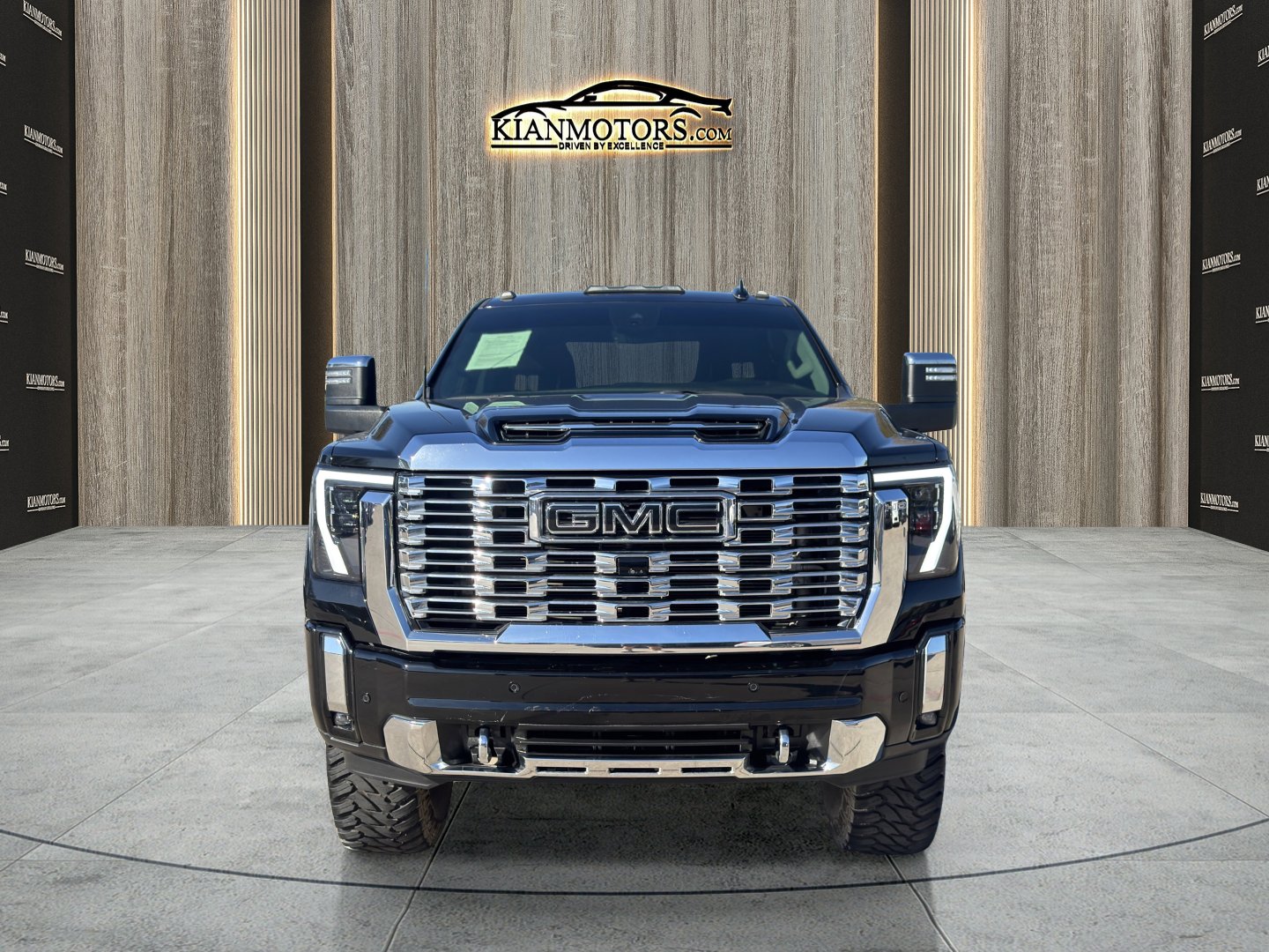 Used 2024 GMC Sierra 3500 Denali w/ Denali Reserve Package image 2