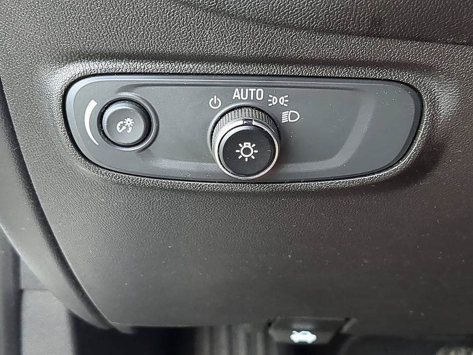 Used 2023 Chevrolet Equinox LT FWD image 18
