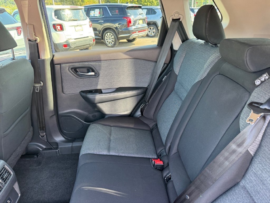 Used 2023 Nissan Rogue SV FWD image 11