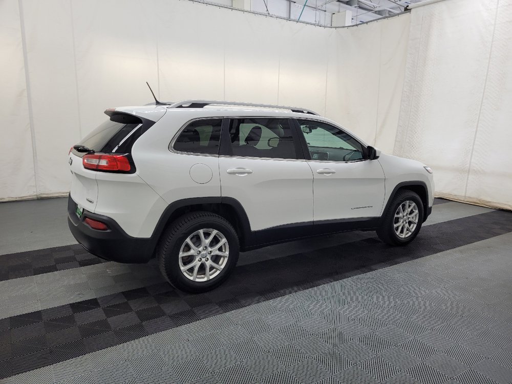 Used 2015 Jeep Cherokee Latitude w/ Cold Weather Group AWD/4WD image 10