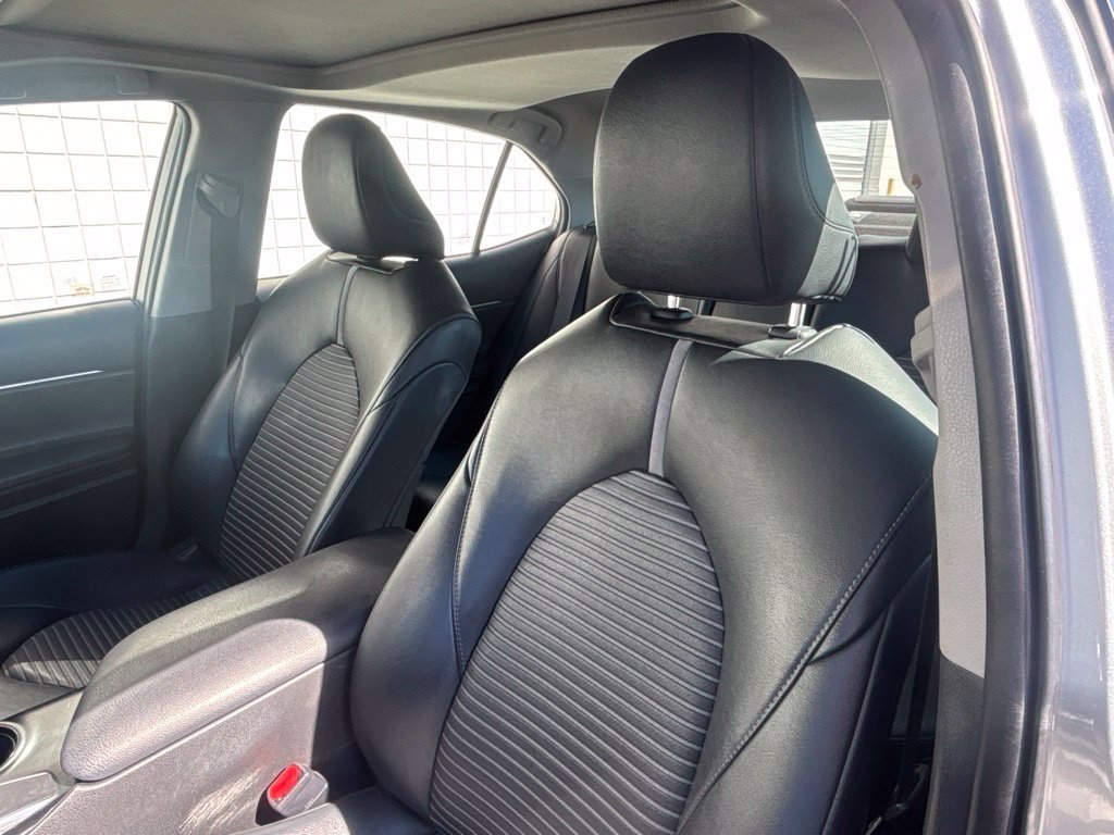 Used 2018 Toyota Camry SE w/ Moonroof Package FWD image 6