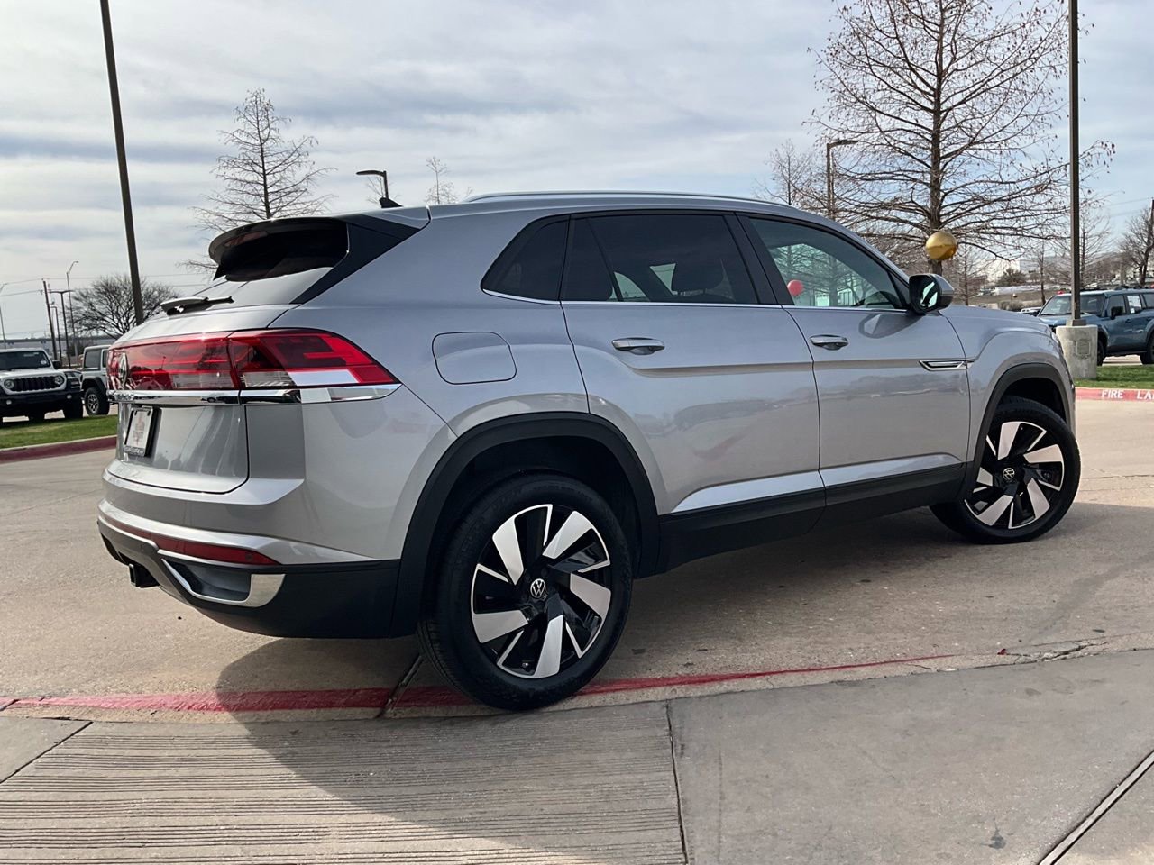 Used 2025 Volkswagen Atlas Cross Sport SE image 6