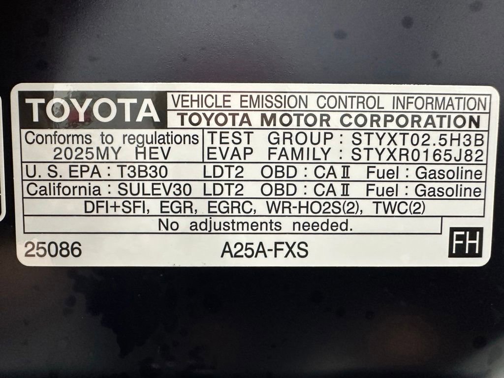 Used 2025 Toyota RAV4 XLE AWD/4WD image 65
