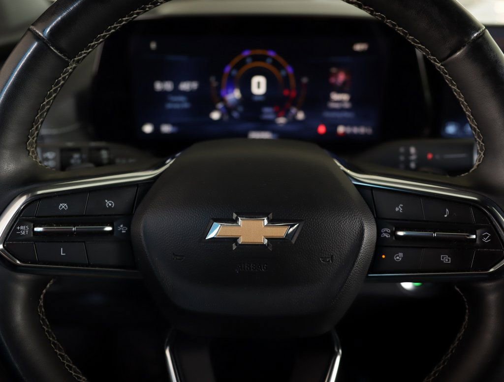 Used 2025 Chevrolet Traverse LT image 11