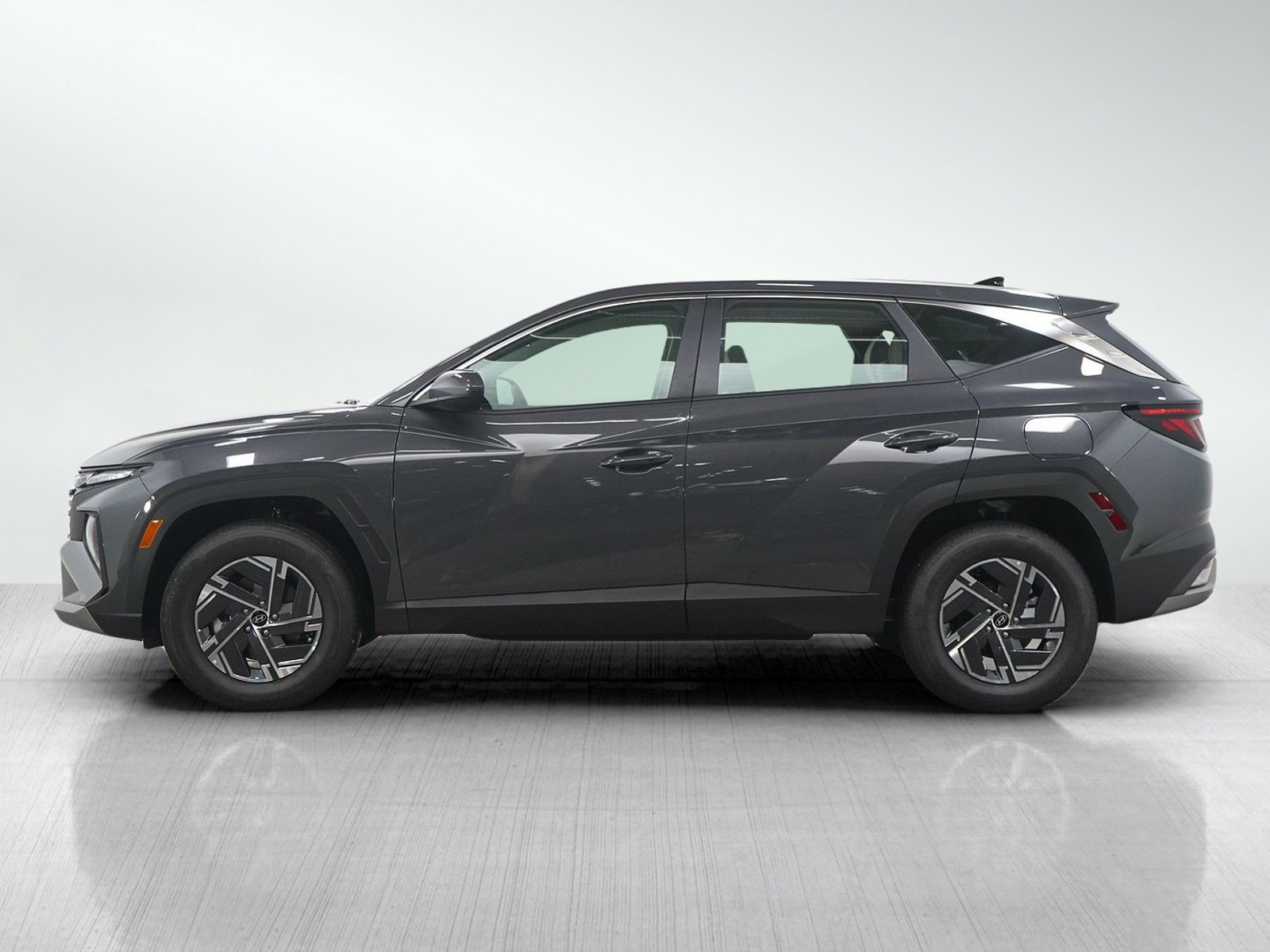 Certified 2026 Hyundai Tucson Blue SE w/ Tow & Go Package AWD/4WD image 2