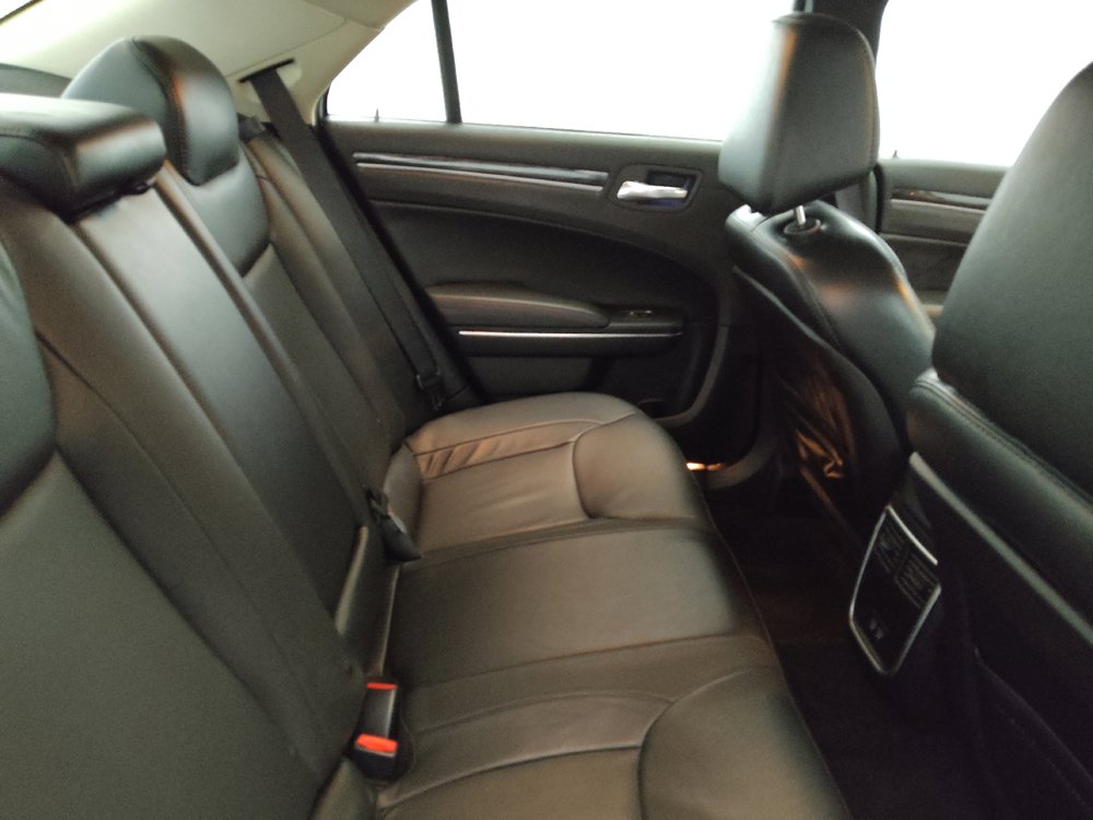 Used 2016 Chrysler 300 Limited RWD image 19