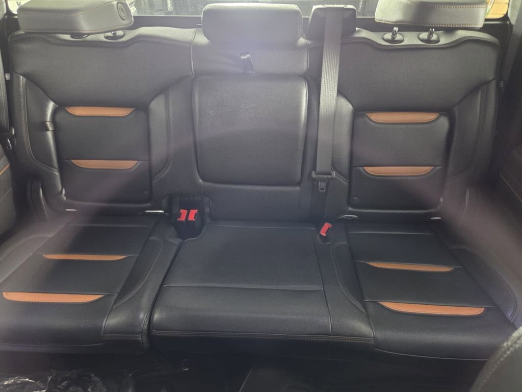Used 2025 GMC Sierra 2500 AT4 image 25