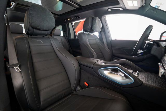 New 2026 Mercedes-Benz GLS 580 4MATIC image 13