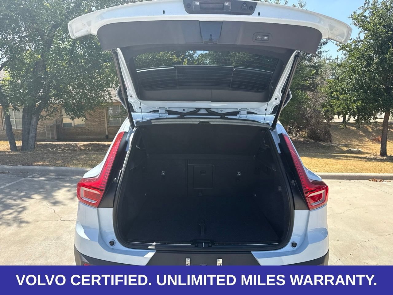 Certified 2024 Volvo XC40 B5 Ultimate w/ Protection Package Premier AWD/4WD image 7