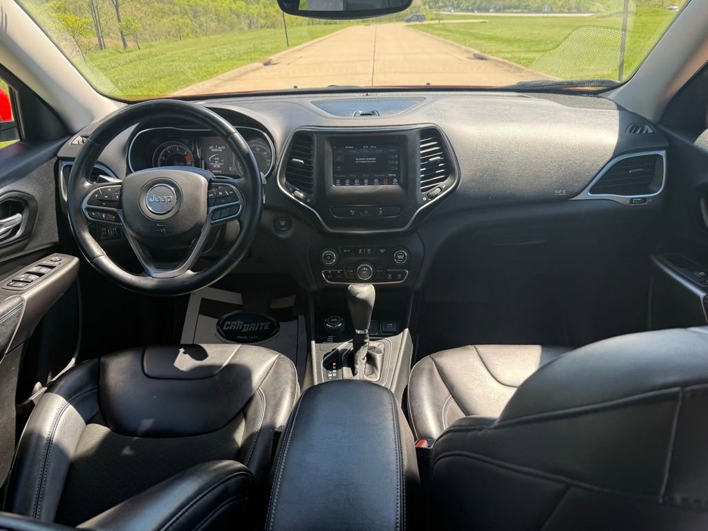 Used 2021 Jeep Cherokee Latitude Plus w/ Sun & Sound Group AWD/4WD image 18