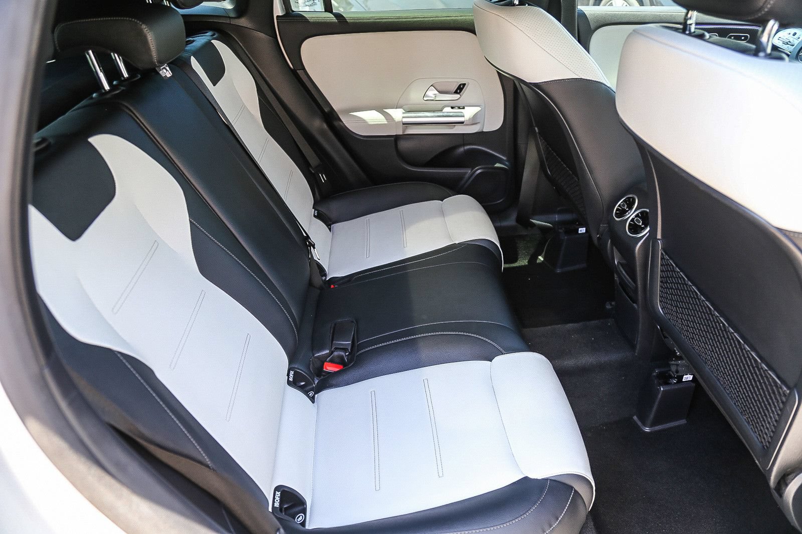 Certified 2022 Mercedes-Benz GLA 35 AMG 4MATIC image 16