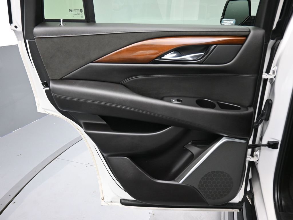 Used 2020 Cadillac Escalade Premium Luxury image 34