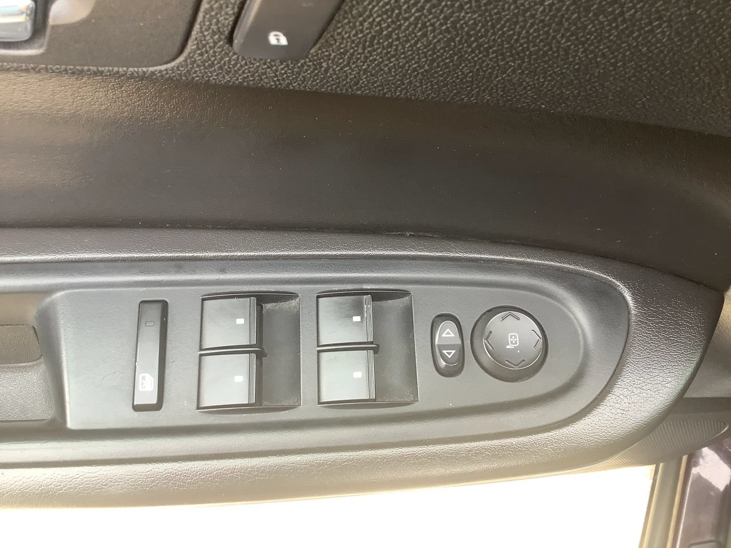 Used 2009 GMC Acadia SLE w/ Preferred Package FWD image 25