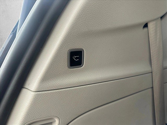 Used 2017 Chrysler Pacifica Touring-L FWD image 22