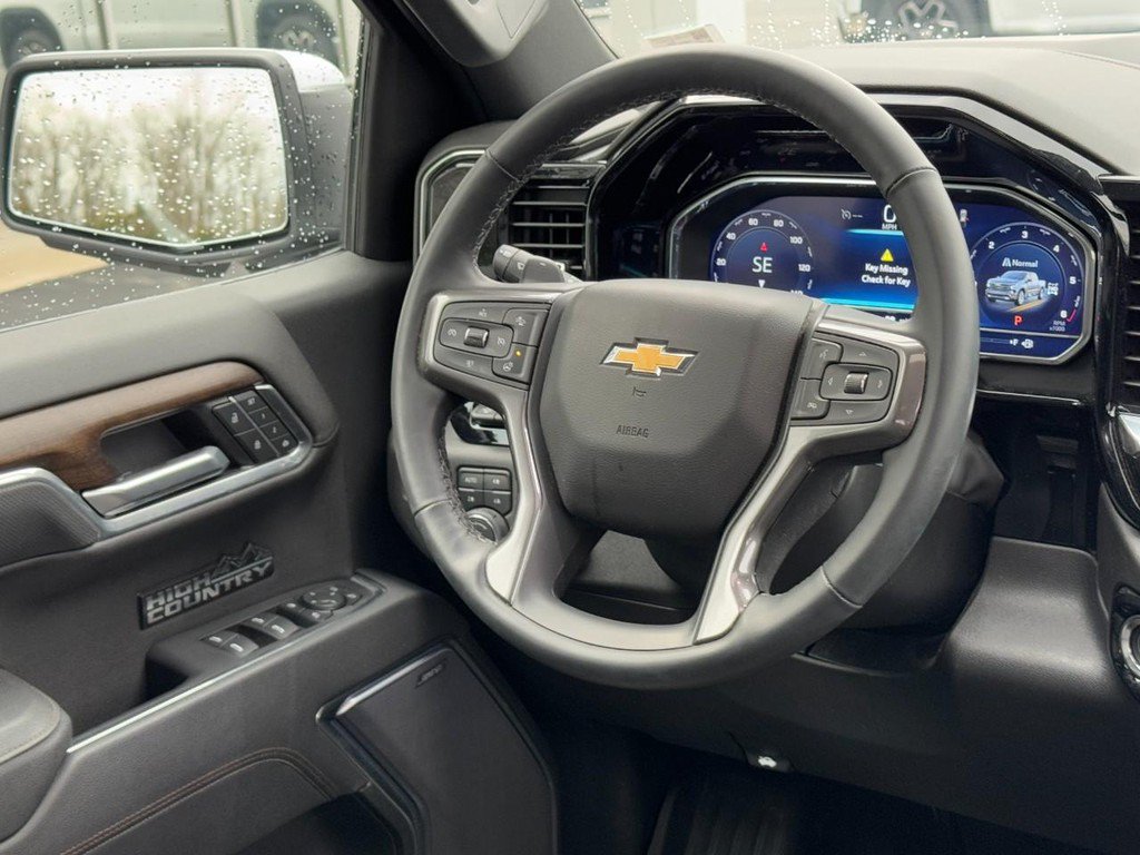 Used 2025 Chevrolet Silverado 1500 High Country w/ Technology Package AWD/4WD image 16
