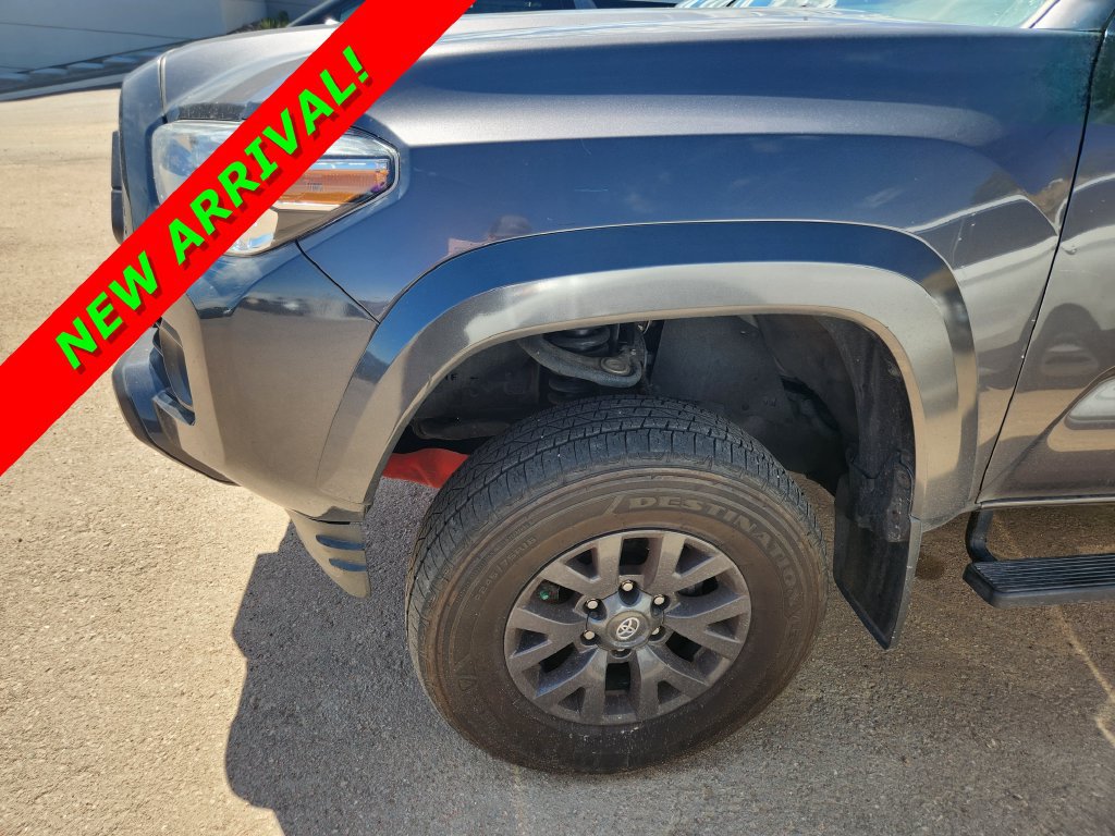 Used 2022 Toyota Tacoma SR5 AWD/4WD image 13