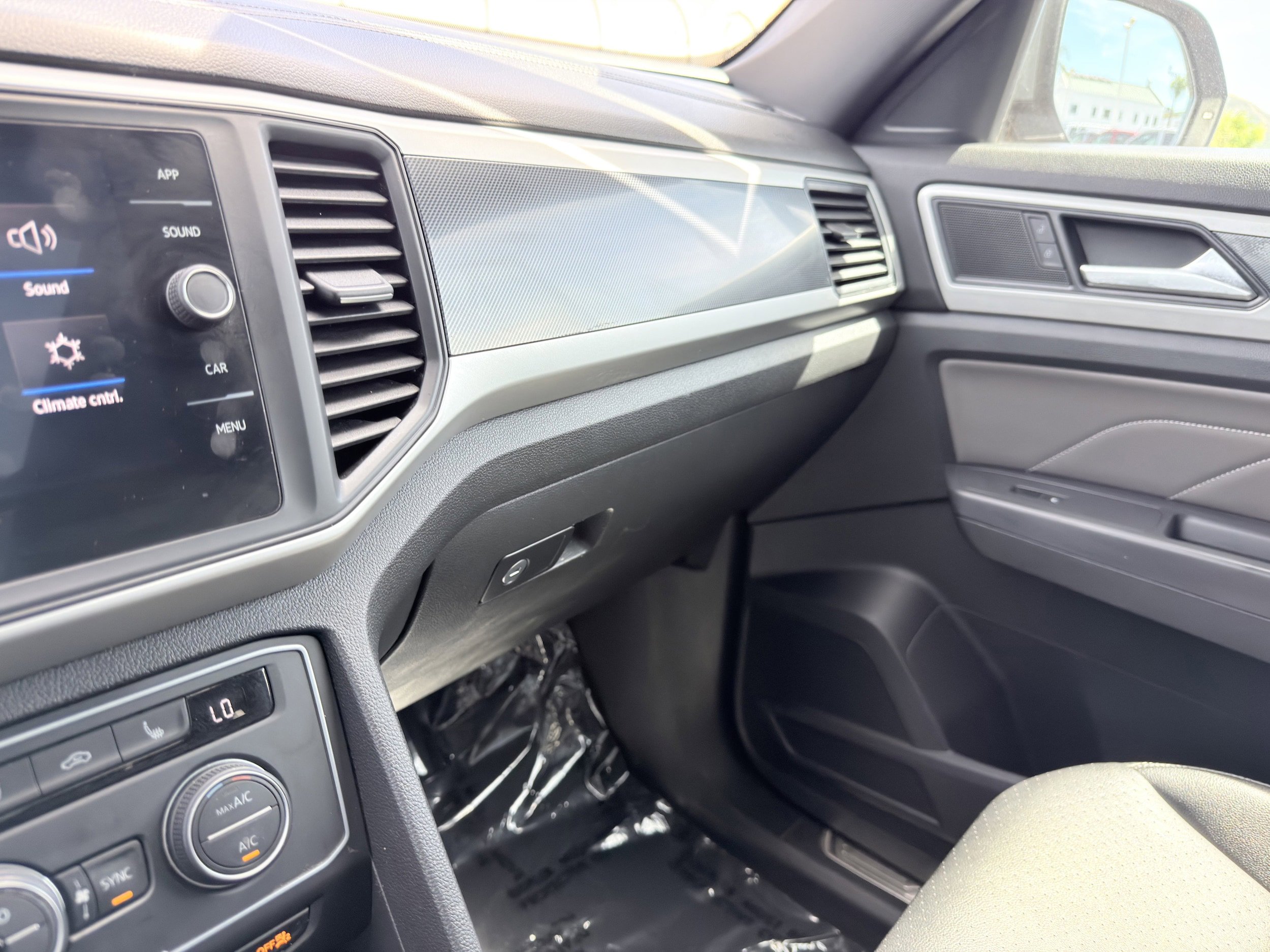Used 2021 Volkswagen Atlas Cross Sport SE w/ Panoramic Sunroof Package FWD image 36