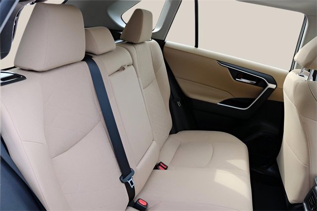 Used 2021 Toyota RAV4 XLE w/ Convenience Package image 18
