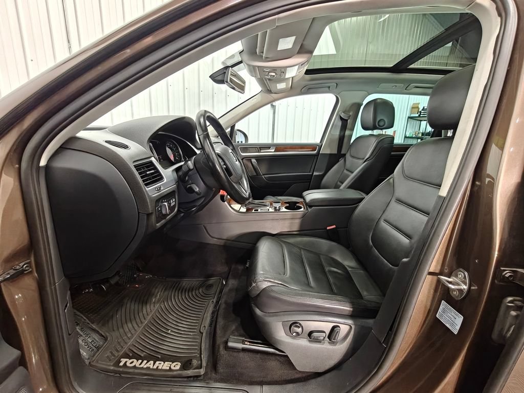 Used 2012 Volkswagen Touareg TDI AWD/4WD image 23