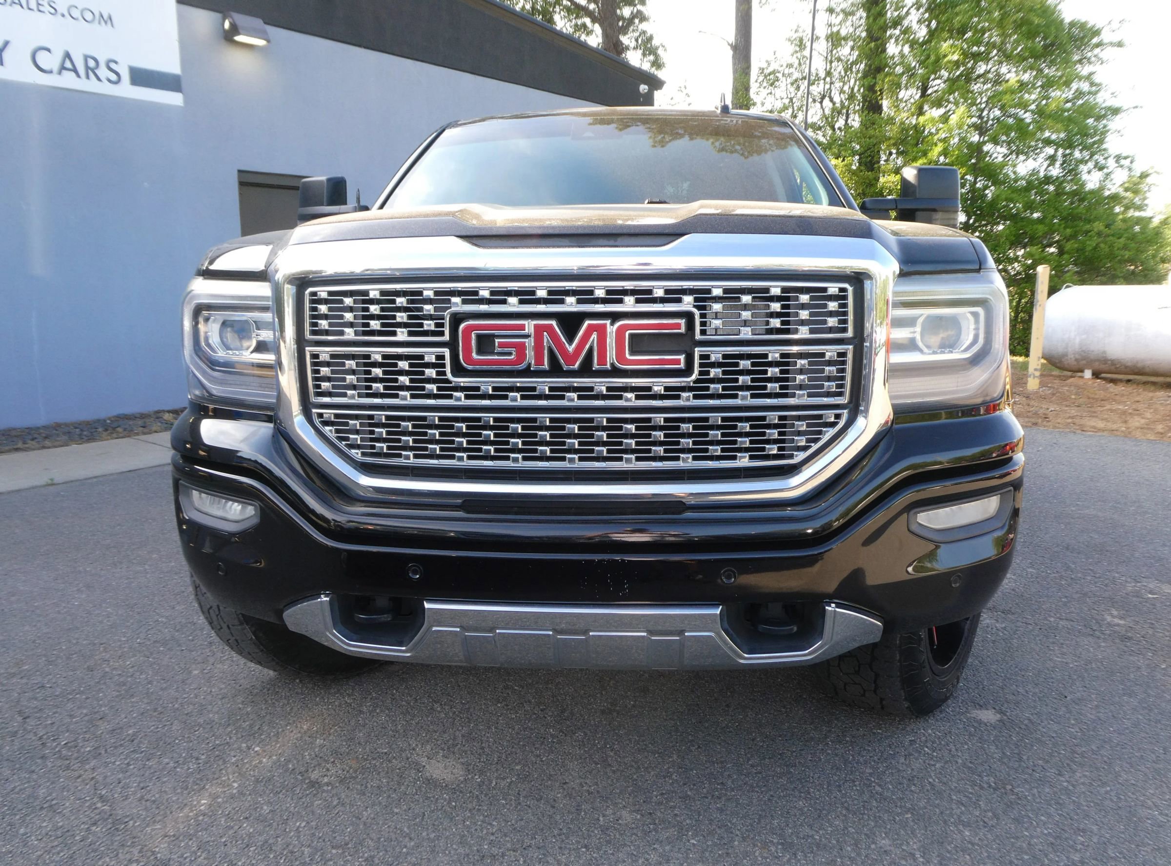 Used 2016 GMC Sierra 1500 Denali w/ Enhanced Driver Alert Package AWD/4WD image 2