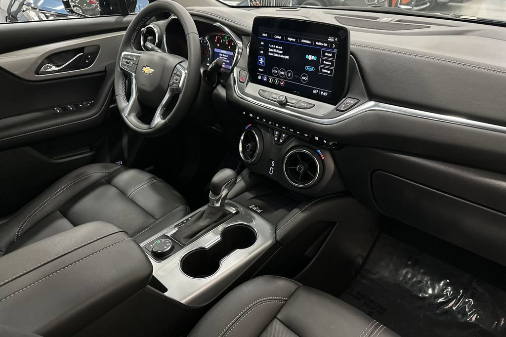 Used 2025 Chevrolet Blazer LT w/ Sound & Technology Package AWD/4WD image 18