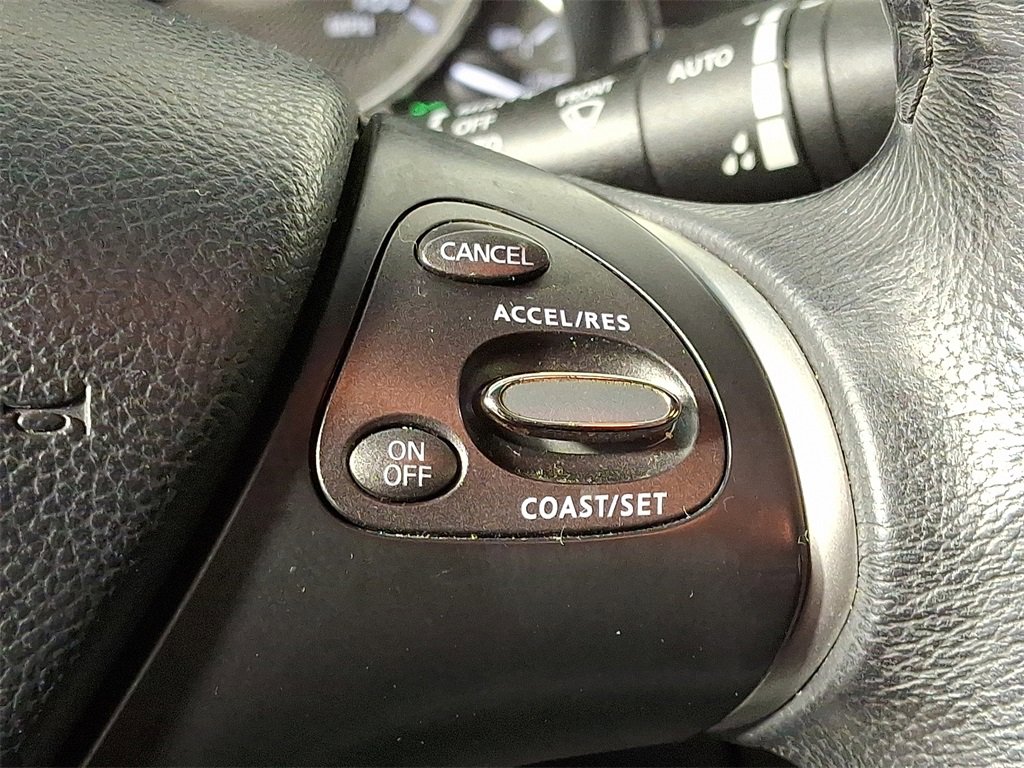 Used 2015 INFINITI Q70 3.7 image 26