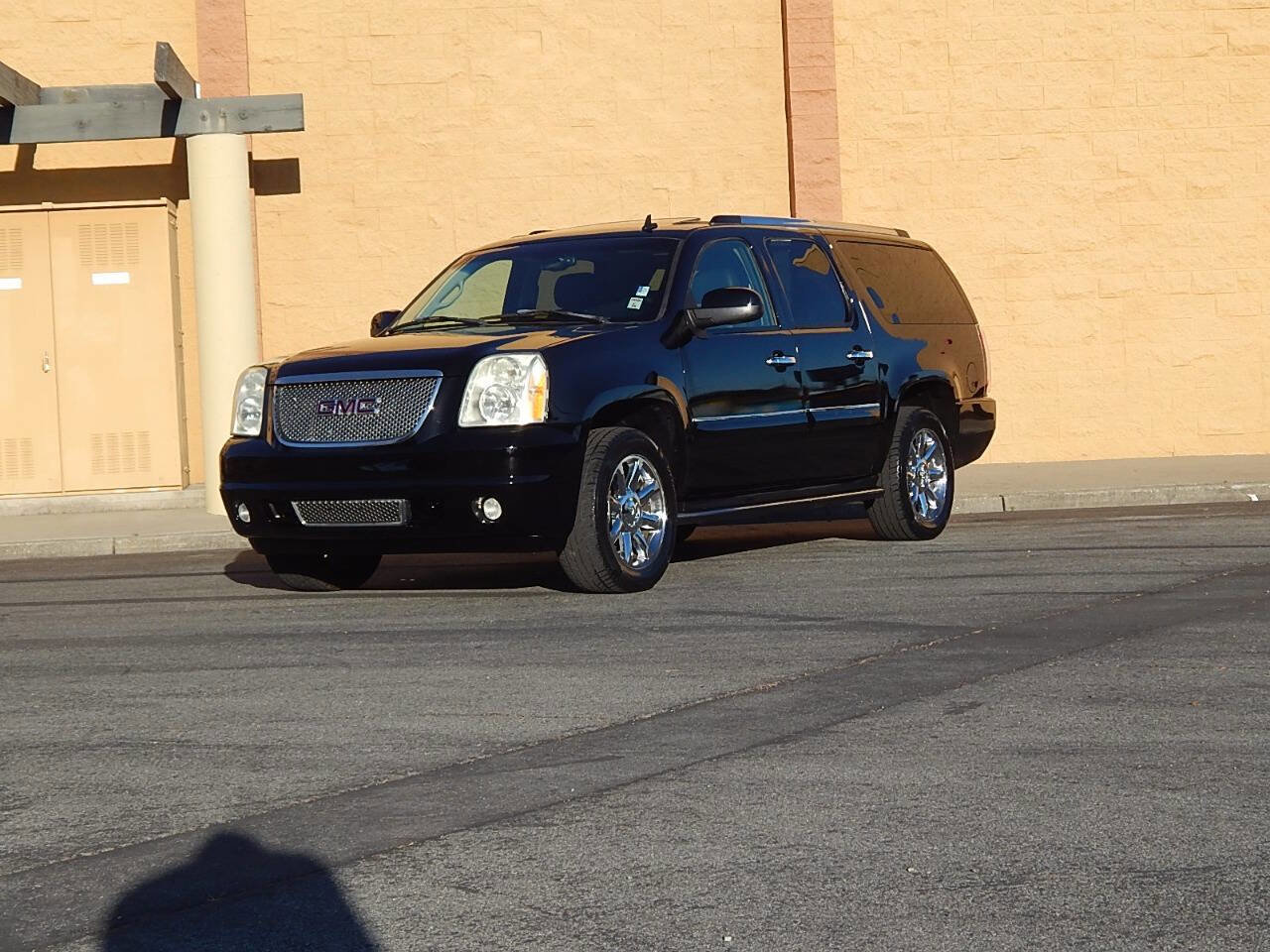 Used 2007 GMC Yukon XL Denali AWD/4WD image 2