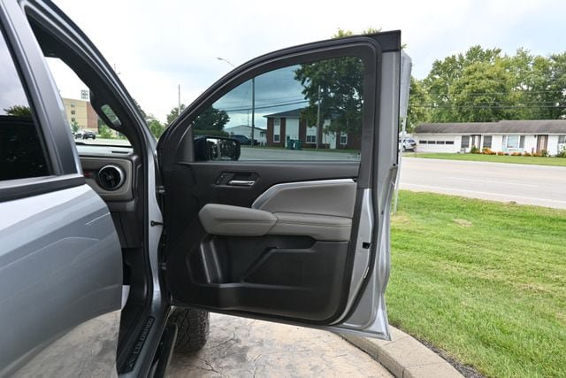 Used 2025 Chevrolet Colorado ZR2 w/ Technology Package AWD/4WD image 18