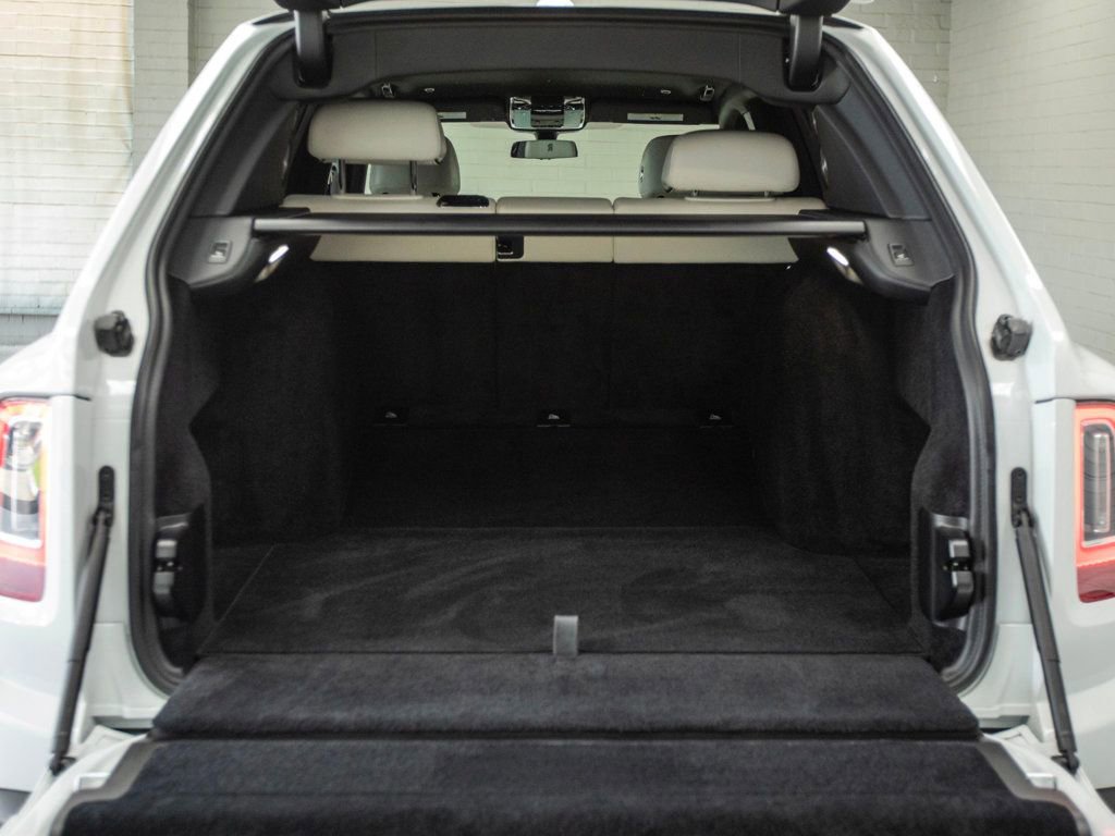 Used 2022 Rolls-Royce Cullinan w/ Cullinan Package image 47