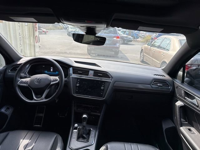 Certified 2023 Volkswagen Tiguan SE R-Line image 12