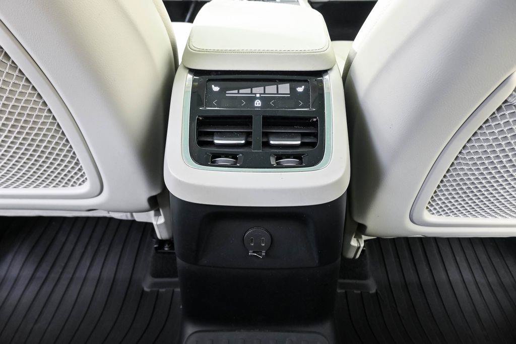 Certified 2025 Volvo XC90 T8 Plus w/ Protection Package Premier AWD/4WD image 21